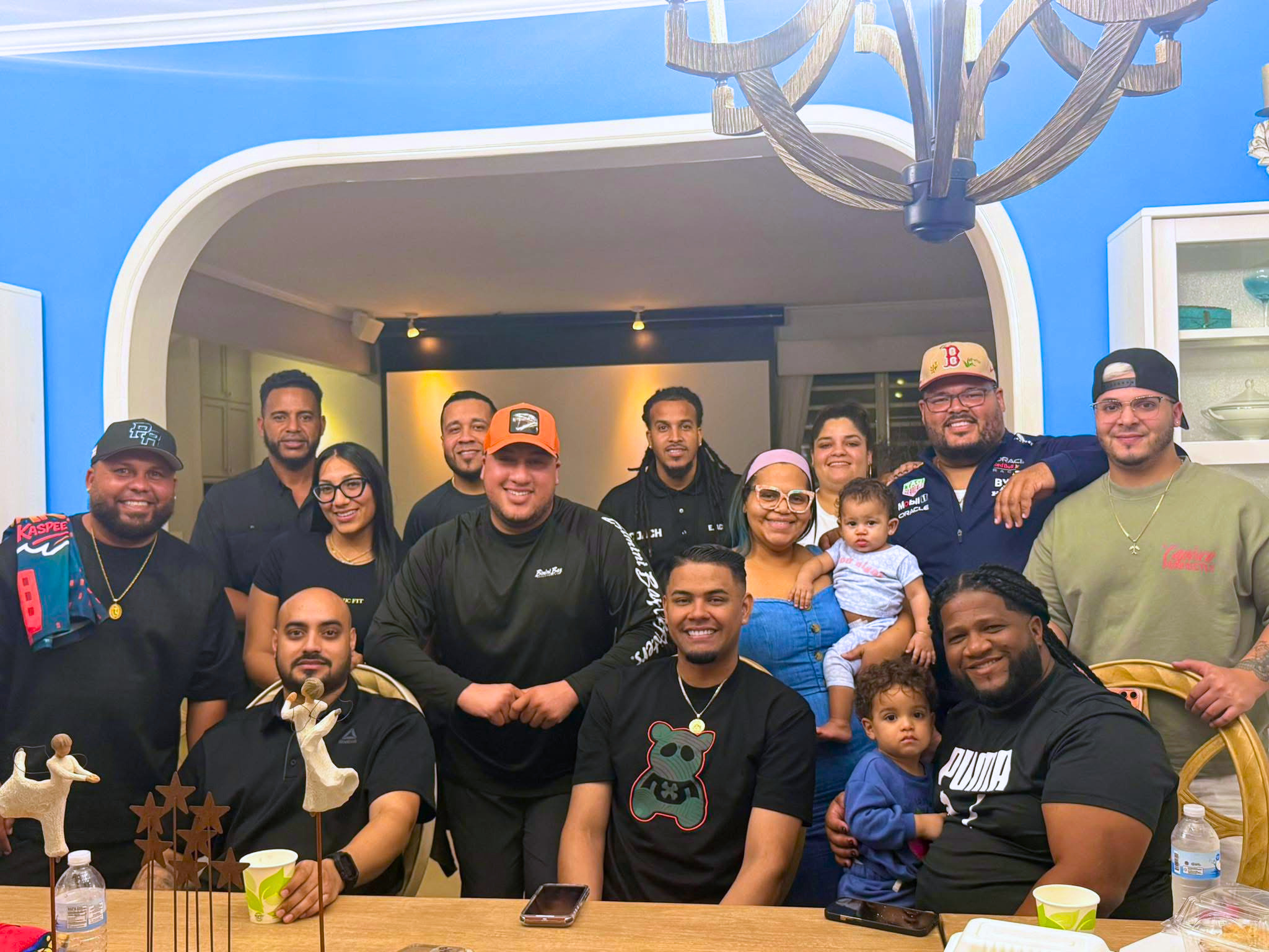 Junta directiva y voluntarios de Corazón de Barrio